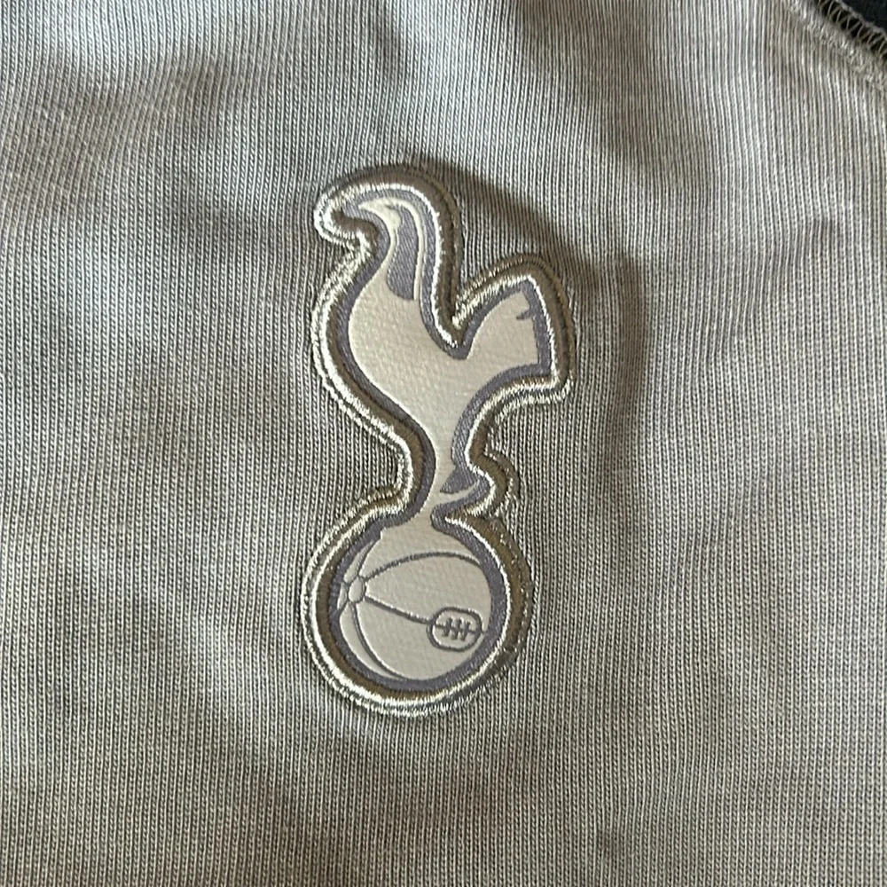 Men's THFC Short Sleeve Travel NIKE NWOT SIZE M LOOSE FIT